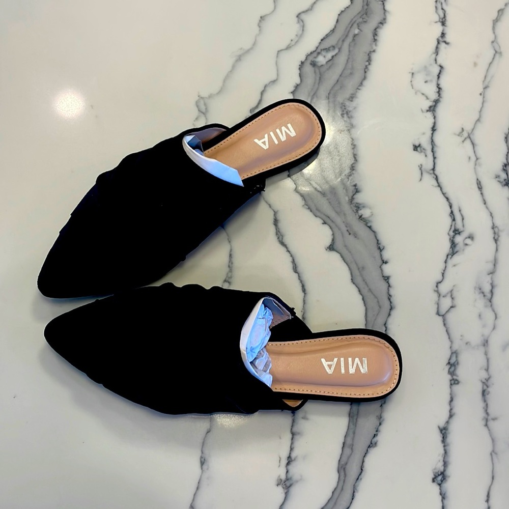 MIA Black Suede 7.5 Miles
